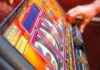 Sala slot chiusa, ma si giocava lo stesso: sospensione della licenza per trenta giorni