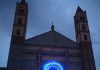Il rosone di Sant’Andrea illuminato di blu per la Giornata sull’Autismo