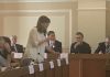 Pd e M5S: “Il presidente Locarni spieghi quello a cui allude sui social rispetto ai migranti in piazza Mazzini”