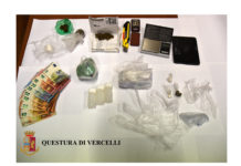 La droga era nascosta nel garage dove si trovava con la figlia di 8 anni: arrestato