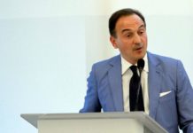 Il presidente della Regione Alberto Cirio premiato a Moncrivello con il Mirtillo d’Oro