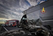 Scontro frontale in tangenziale: due feriti