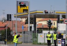 Formazione professionale per i nuovi vigili urbani al semaforo di corso Torino