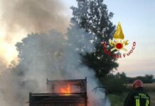 Furgone in fiamme sulla A5 ad Alice Castello, intervengono due squadre dei Vigili del Fuoco