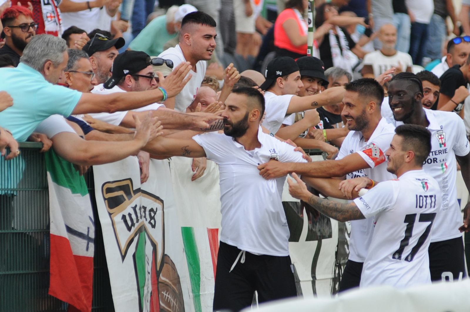 Parte Bene La Pro Vercelli: 1-0 Contro Il Padova Gol Di Comi - TG Vercelli