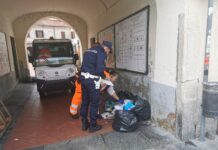 Sacchi neri abbandonati tra piazza dei Pesci e piazza d’Azeglio: nuove multe