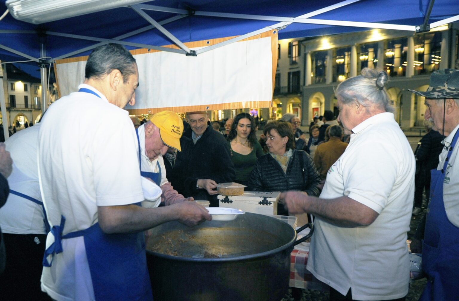Successo della “Panissa per Luigi” raccolti fondi per l’Ail TG Vercelli Successo della “Panissa per Luigi” raccolti fondi per l’Ail TG Vercelli